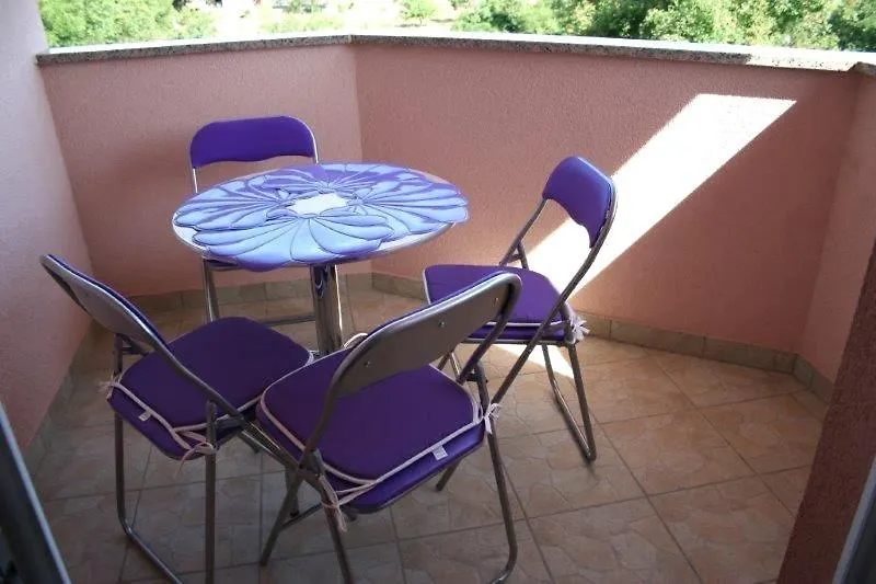 شقة App Dzafic Vrh   Vrh (Krk)